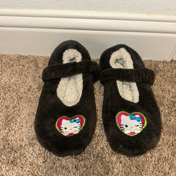 Hello Kitty Slippers / Slipper Socks - Picture 1 of 2